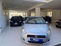 Usata Fiat Grande Punto Dynamic 65 CV (47 kW) 2006 Grigio metallizzato Utilitaria