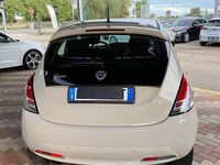 Usata Lancia Ypsilon Gold 69 CV (50 kW) 2016 Bianco Utilitaria