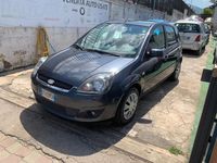 Usata Ford Fiesta Ghia 80 CV (58 kW) 2008 Marrone Utilitaria