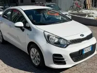 Usata Kia Rio Active 75 CV (55 kW) 2017 Bianco Berlina