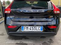 Usata Volvo V40 120 CV (88 kW) 2017 Nero Station wagon