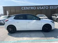 Usata Opel Corsa Design & Tech 75 CV (55 kW) 2023 Bianco/tetto nero Utilitaria