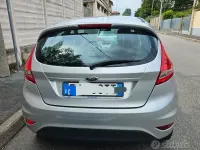 Usata Ford Fiesta 60 CV (44 kW) 2011 Grigio Berlina