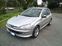 Usata Peugeot 206 88 CV (64 kW) 2006 Argento Berlina