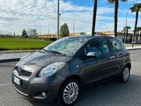 Usata Toyota Yaris Sol 69 CV (50 kW) 2010 Grigio Utilitaria