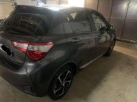 Usata Toyota Yaris Hybrid Style 75 CV (55 kW) 2019 Grigio Berlina