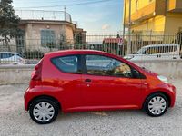 Usata Peugeot 107 Access 68 CV (50 kW) 2010 Rosso Utilitaria