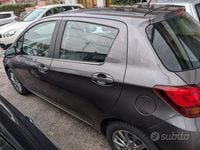 Usata Toyota Yaris Active 69 CV (50 kW) 2017 Grigio Berlina