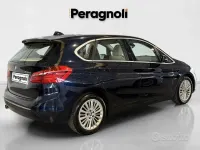 Usata BMW 218 Active Tourer Luxury Line 150 CV (110 kW) 2016 Blu Monovolume
