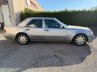 Usata Mercedes E500 320 CV (235 kW) 1994 Grigio Berlina