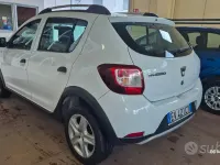 Gebraucht Dacia Sandero Prestige 90 PS (66 kW) 2014 Weiß Kombi