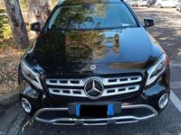 Käytetty Mercedes GLA180 109 HP (80 kW) 2018 Musta Katumaasturi