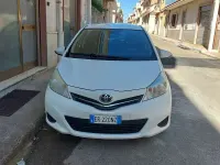 Usata Toyota Yaris Lounge 90 CV (66 kW) 2013 Bianco Utilitaria