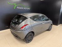 Usata Lancia Ypsilon Silver 69 CV (50 kW) 2022 Grigio pietra metallizzato Utilitaria