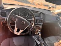 Usata Volvo V40 120 CV (88 kW) 2017 Grigio Berlina