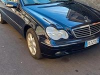 Usata Mercedes C220 143 CV (105 kW) 2001 Blu Berlina