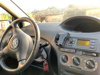 Usata Toyota Yaris 65 CV (47 kW) 2005 Blu Berlina