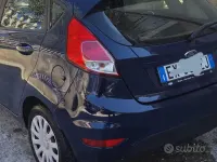 Usata Ford Fiesta 75 CV (55 kW) 2015 Blu Utilitaria
