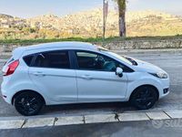 Usata Ford Fiesta 95 CV (69 kW) 2016 Bianco Berlina