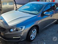 Usata Volvo V60 120 CV (88 kW) 2017 Grigio Station wagon