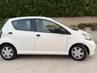 Usata Toyota Aygo Connect Style 68 CV (50 kW) 2010 Bianco Utilitaria