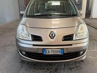 Käytetty Renault Modus Dynamique 75 HP (55 kW) 2010 Harmaa Tila-auto