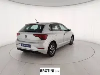 Usata VW Polo Life 80 CV (58 kW) 2023 Grigio metallizzato Utilitaria