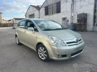 Usata Toyota Corolla Verso 136 CV (100 kW) 2006 Grigio Monovolume