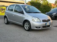 Usata Toyota Yaris Sol 87 CV (63 kW) 2004 Argento Berlina