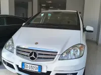 Usata Mercedes A180 109 CV (80 kW) 2011 Bianco Utilitaria