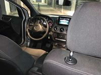 Usata Mercedes B200 Business 136 CV (100 kW) 2017 Grigio Utilitaria
