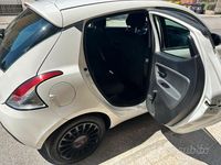 Usata Lancia Ypsilon 69 CV (50 kW) 2013 Bianco Utilitaria