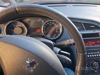 Usata Peugeot 5008 112 CV (82 kW) 2012 Grigio Monovolume