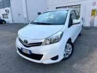 Usata Toyota Yaris Lounge 69 CV (50 kW) 2012 Bianco Utilitaria