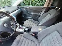 Usata VW Passat 116 CV (85 kW) 2008 Grigio Utilitaria