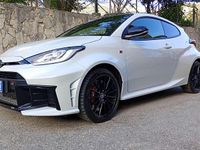 Usata Toyota Yaris 280 CV (205 kW) 2024 Bianco Berlina