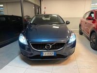 Usata Volvo V40 Momentum 120 CV (88 kW) 2017 Blu Berlina