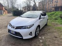 Usata Toyota Auris Hybrid Lounge 99 CV (72 kW) 2013 Bianco Berlina