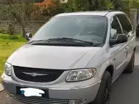 Usata Chrysler Voyager 174 CV (127 kW) 2001 Grigio Monovolume