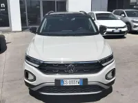 Usata VW T-Roc Life 110 CV (80 kW) 2024 Ascot grey / tetto nero SUV