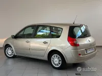 Usata Renault Grand Scénic II 111 CV (81 kW) 2007 Beige Monovolume