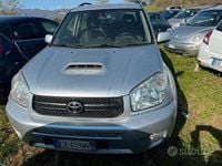 Begagnad Toyota RAV4 116 HK (85 kW) 2003 Grå SUV
