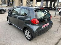 Usata Toyota Aygo 68 CV (50 kW) 2005 Grigio Utilitaria