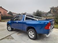 usata Toyota HiLux 2.4 d- 4d 4wd extra cab