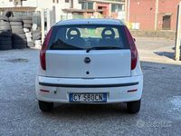 Usata Fiat Punto Active 60 CV (44 kW) 2005 Bianco Utilitaria