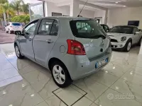 Usata Toyota Yaris 90 CV (66 kW) 2006 Grigio Utilitaria