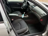 Usata Mercedes E220 Elegance 150 CV (110 kW) 2003 Argento Berlina