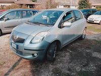 Usata Toyota Yaris Sol 69 CV (50 kW) 2006 Grigio Berlina