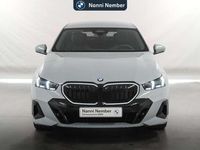 Nuova BMW 540 M Sport 303 CV (222 kW) 2026 Brooklyn grey metallic Berlina