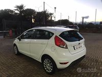Usata Ford Fiesta Business Edition 97 CV (71 kW) 2013 Bianco Utilitaria